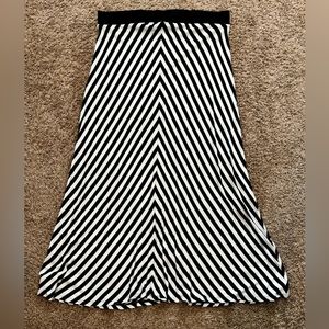 Women’s Black and White Long Pull On Skirt Size L